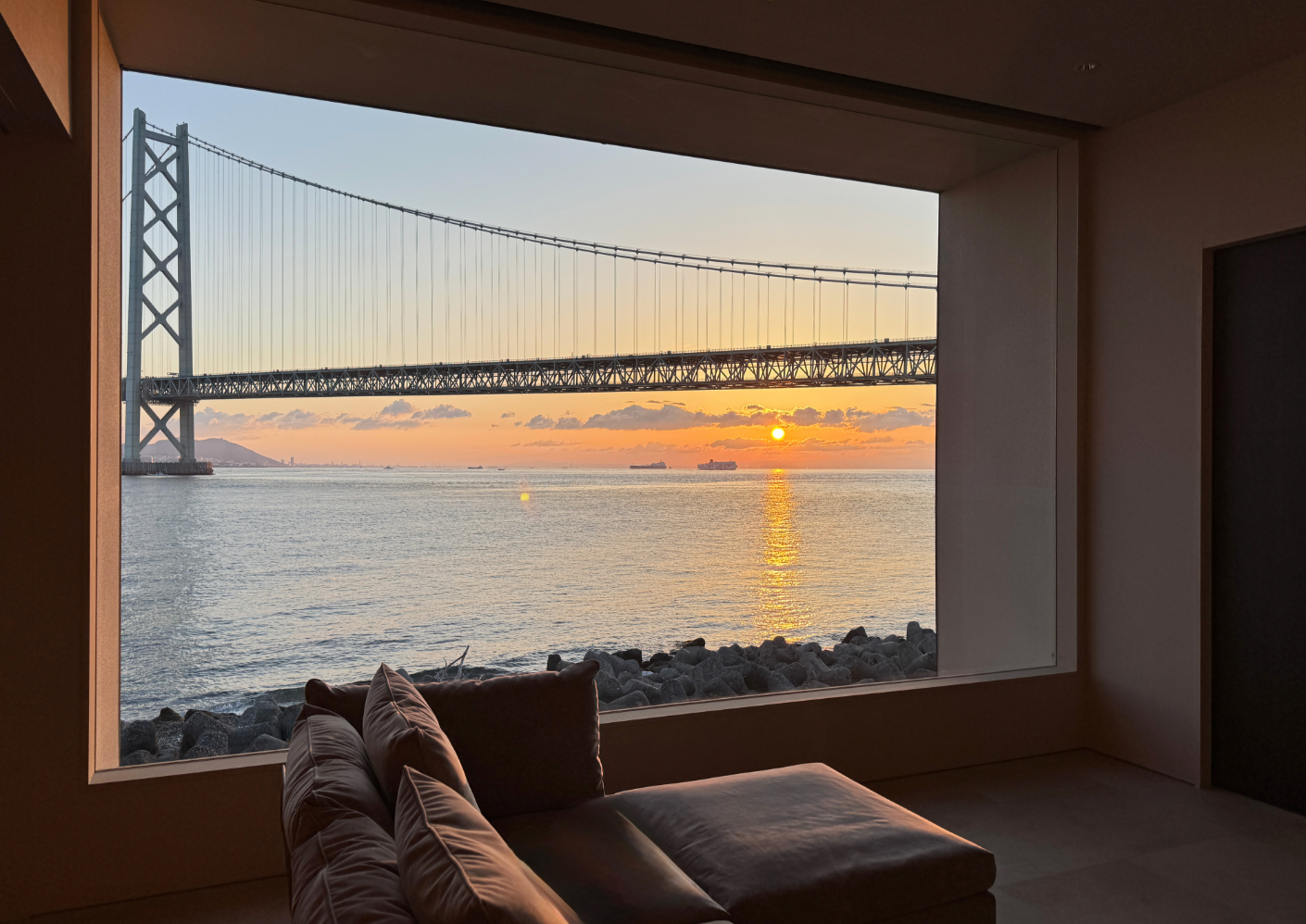 明石海峡大橋の絶景を独占する、海辺の特等席